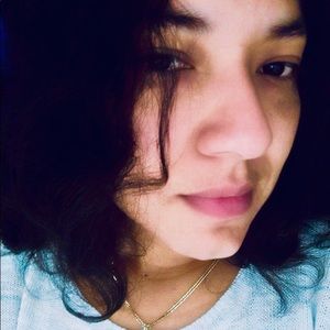 Meet your Posher, Analilia